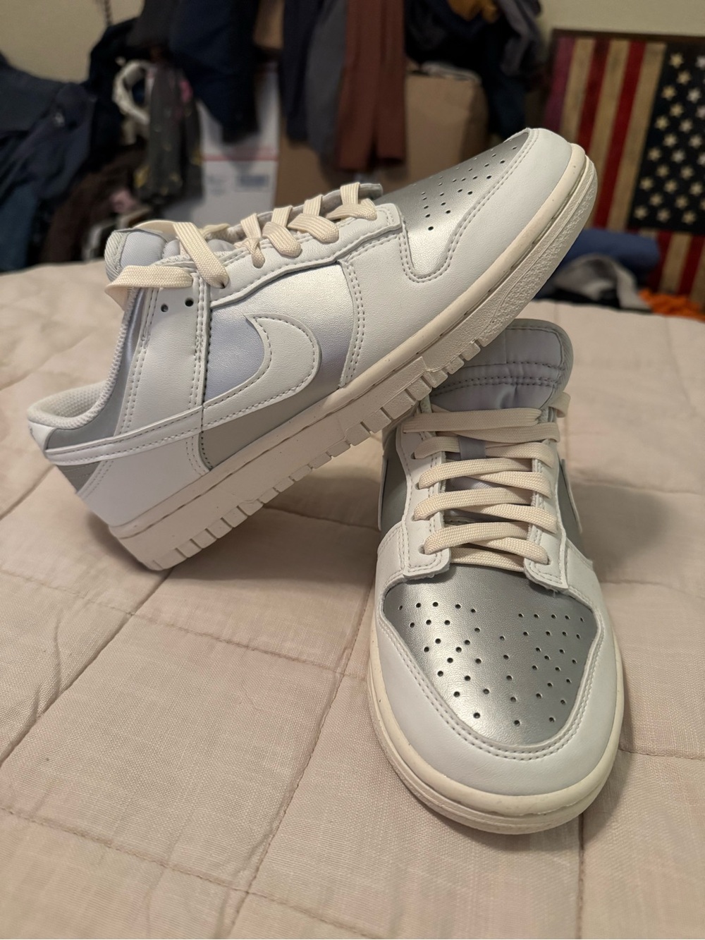 Nike Low-Top Sneakers - White & Silver